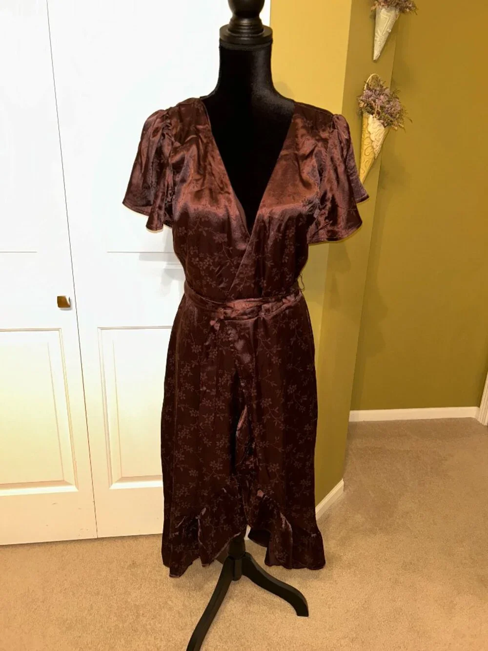 Dress - Picture 1 of 4